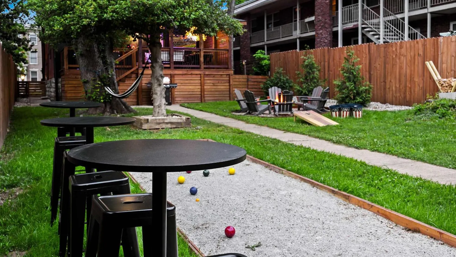 Gatsby House Mansion W Game Lounge & Hot Tub 0*, Louisville United States